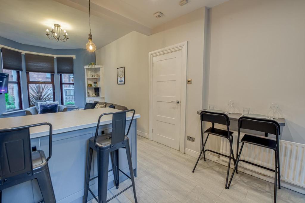 Charming City Home, Beside The Serene Ormeau Park Belfast Buitenkant foto