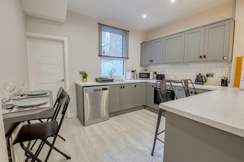 Charming City Home, Beside The Serene Ormeau Park Belfast Buitenkant foto